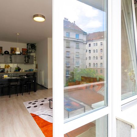 Designer Vintage Home Near Castle District Будапеща Екстериор снимка